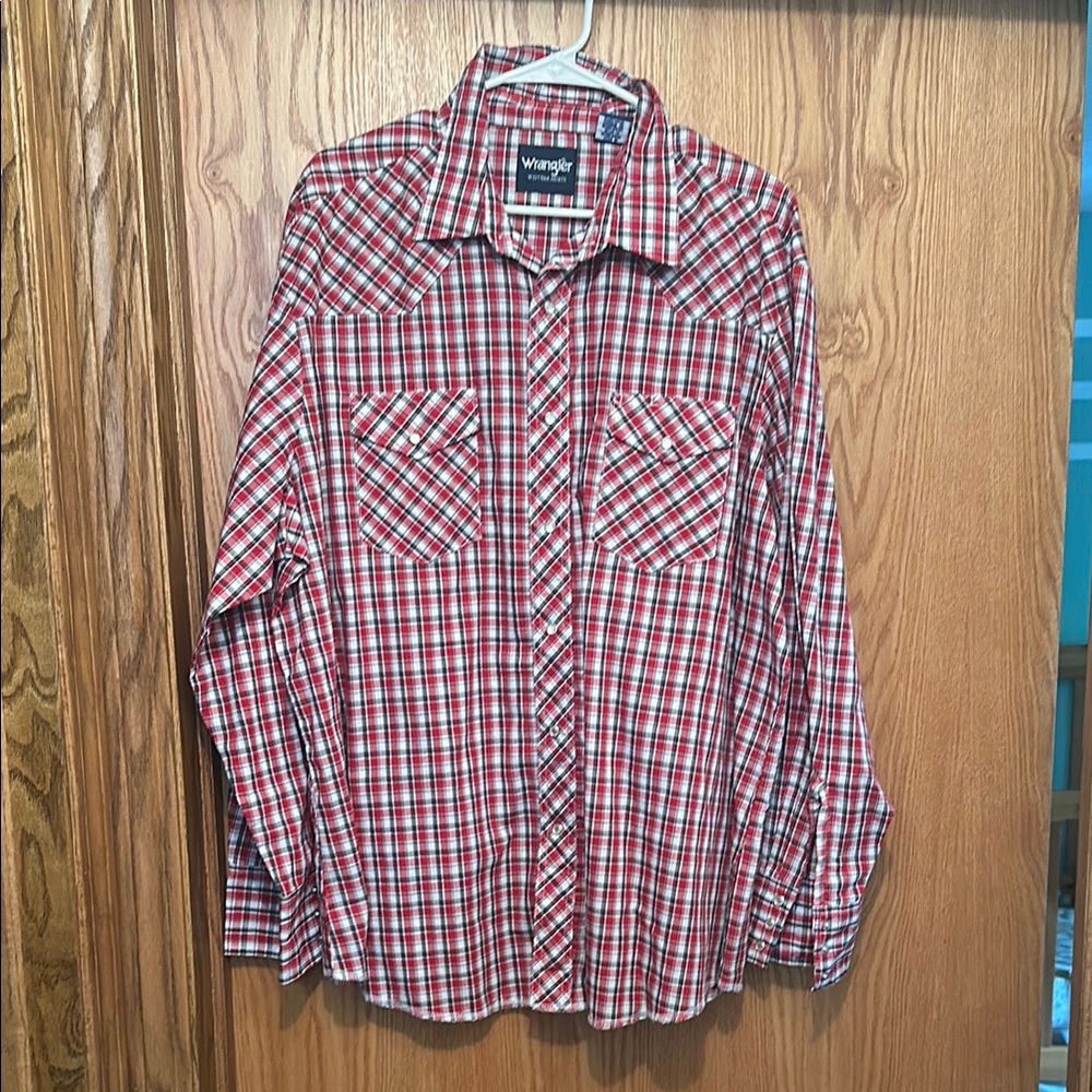 Wrangler Men's Red and White Plaid Button Down Shirt